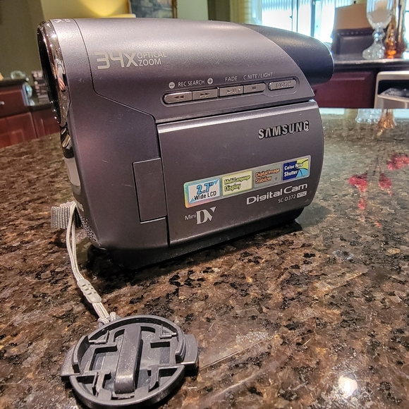 SAMSUNG SC-D372 Mini DV Camcorder - Picture 7 of 10